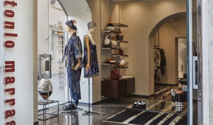 Tenta il colpo dell’anno nella boutique di lusso ma racimola solo 70 centesimi