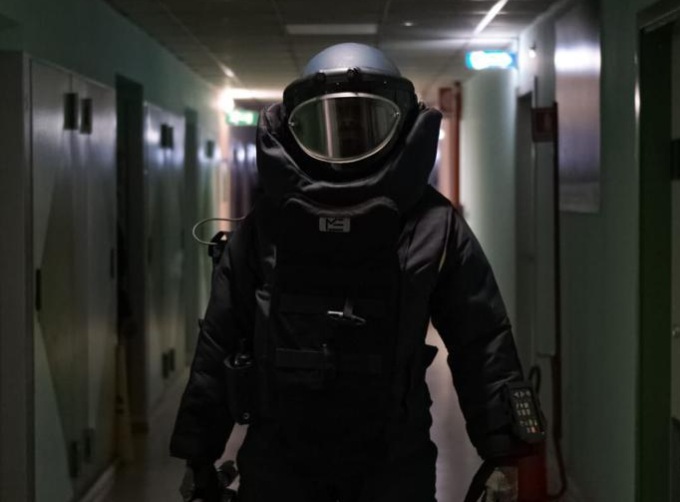 Furto negli uffici del CRF di Stellantis, dipendenti in ostaggio e persino un ordigno nascosto: niente paura è l’esercitazione “live” dei carabinieri