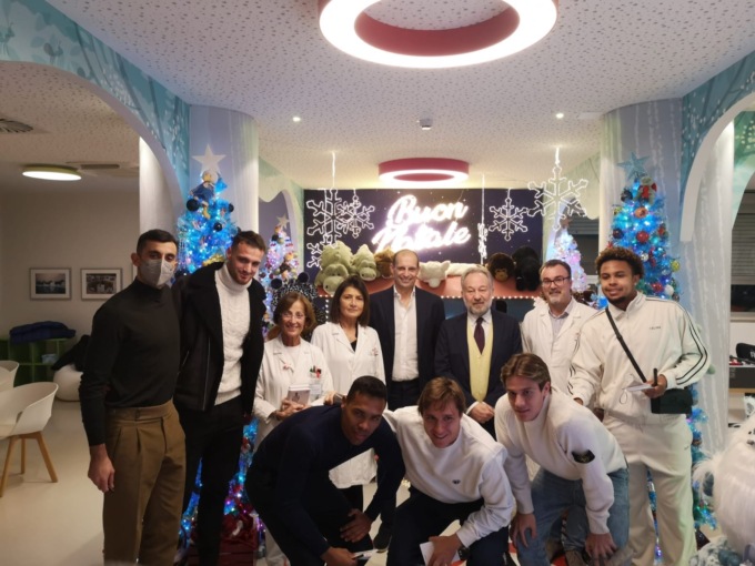 Delegazione di giocatori della Juventus Football Club in visita all’ospedale Infantile Regina Margherita e di Casa UGI