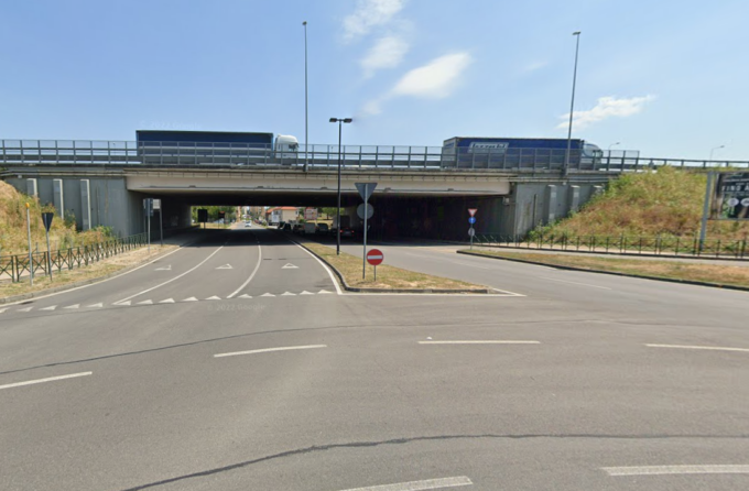 Anziano va troppo piano con l’auto e scoppia la lite con un automobilista a Beinasco