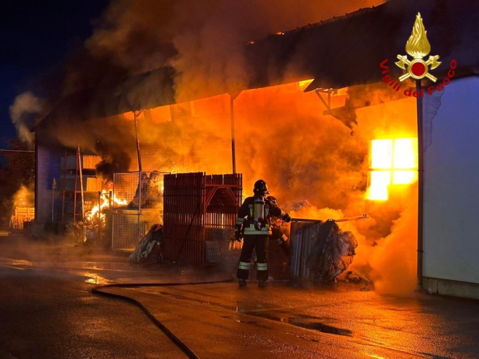 Incendio alla Alpimaglia a Bricherasio