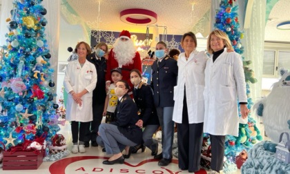 Il Babbo Natale della Polizia di Stato fa visita ai bambini del Regina Margherita