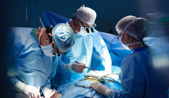 Braccio paralizzato dopo incidente, 15enne ne riacquista l’uso grazie a innovativo intervento