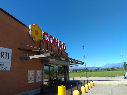 Rapina al supermercato, minaccia i dipendenti con un fucile e scappa con 11mila euro