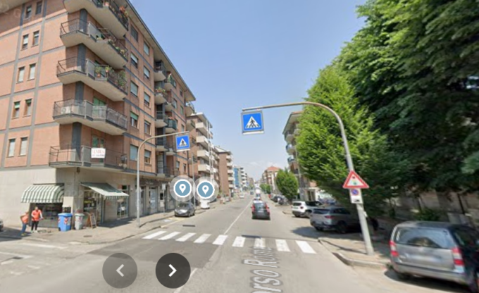 Una donna attraversa la strada e viene investita da un’auto in corso Roma a Moncalieri