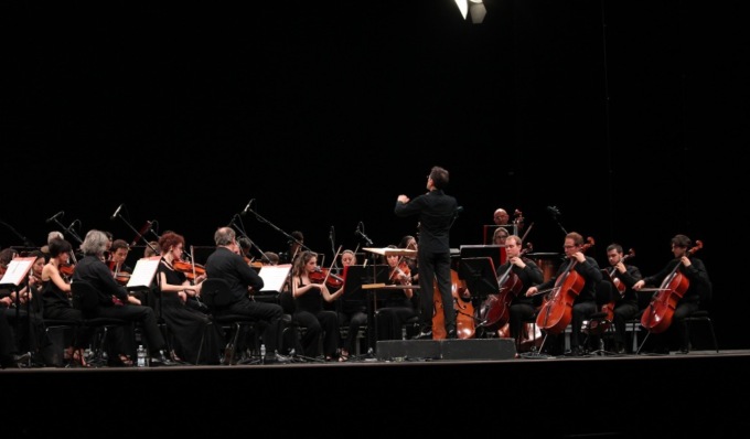 Concerto di Capodanno, in piazza Castello l’Orchestra Filarmonica: 8mila posti in piedi e cioccolata calda gratis per tutti