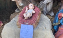 Restituita, con una lettera, la statua di Gesù bambino ad Orbassano: "Chiedo scusa per lo stupido gesto"
