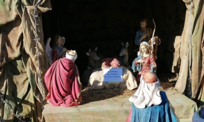 Rubata la statua del Bambin Gesù nel presepe di Orbassano: individuati tre soggetti