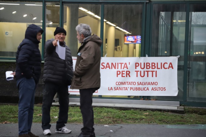 Chiusura del Centro di Salute Mentale di Nichelino, volantinaggio della Cgil davanti all’Asl To5