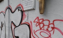 Imbrattata dai vandali la lapide che ricorda il maresciallo di Polizia Rosario Berardi