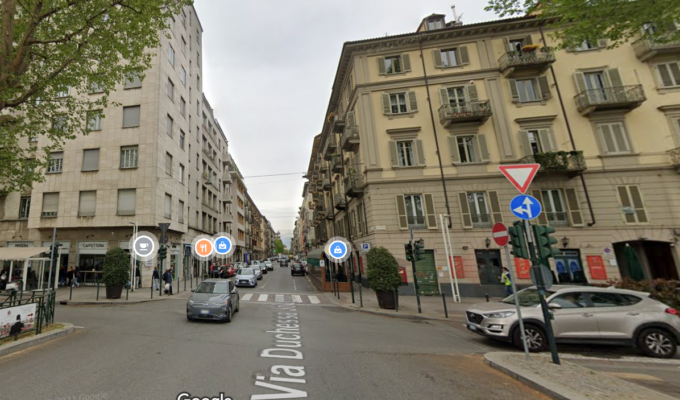 Donna travolta da un bus in corso Inghilterra: è grave