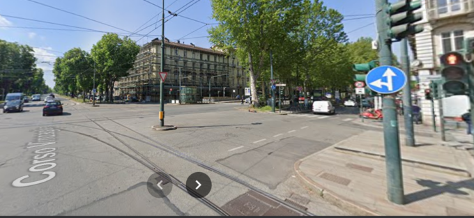 Scontro tra un’auto e un furgoncino in corso Vittorio Emanuele II