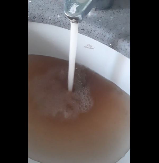 Acqua sporca nei rubinetti in diverse abitazioni a Nichelino