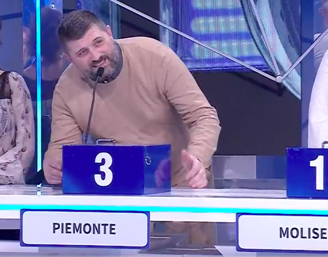 Chi è il “pacchista” che rappresenta il Piemonte in questo momento ad Affari tuoi