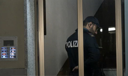 Femminicidio a Torino: morta la 65enne accoltellata dal marito, ex gommista 70enne