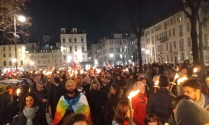 Fiaccolata nel centro di Torino per dire "no alla guerra, si alla pace"