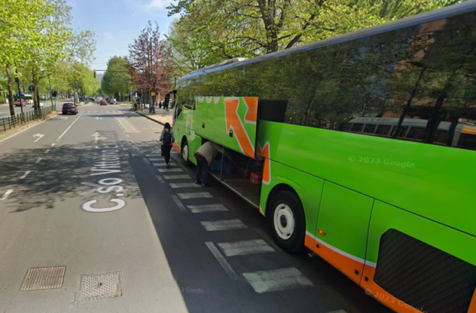 Controlli sul bus da Parigi: quasi un chilo di cocaina nel marsupio di una 28enne