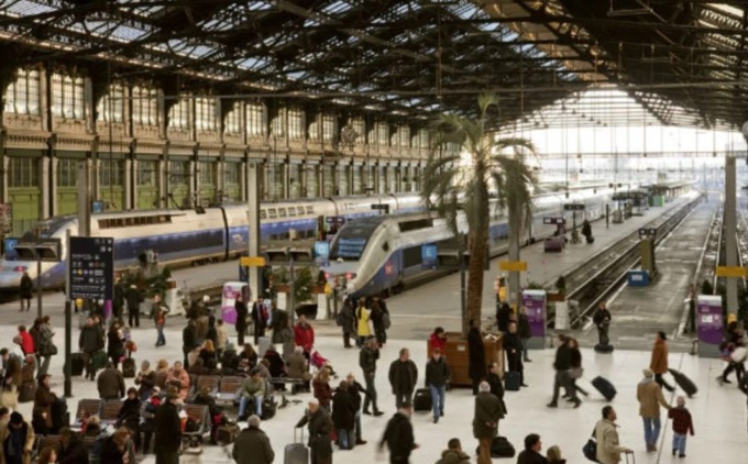 Accoltella tre persone alla Gare de Lyon di Parigi, è residente nel Torinese