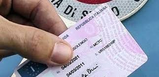 Guida con la patente falsa in tangenziale: 44enne arrestato dai carabinieri