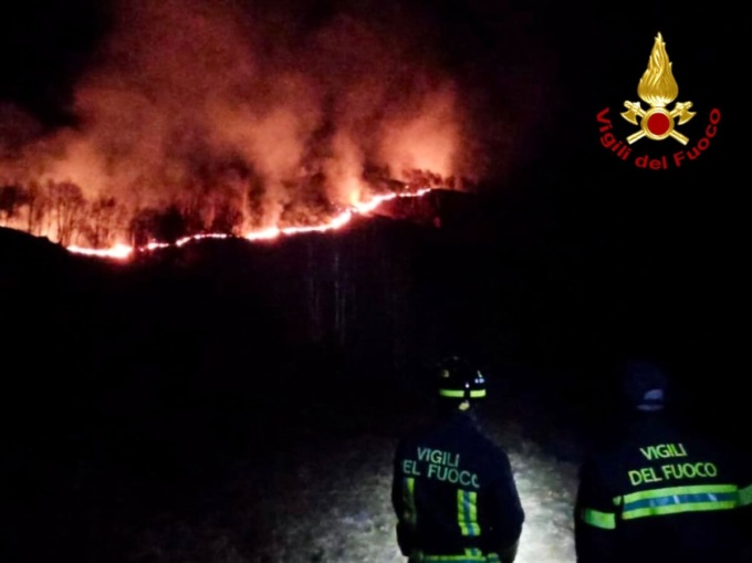 Domato l’incendio nei boschi in alta Valle Elvo