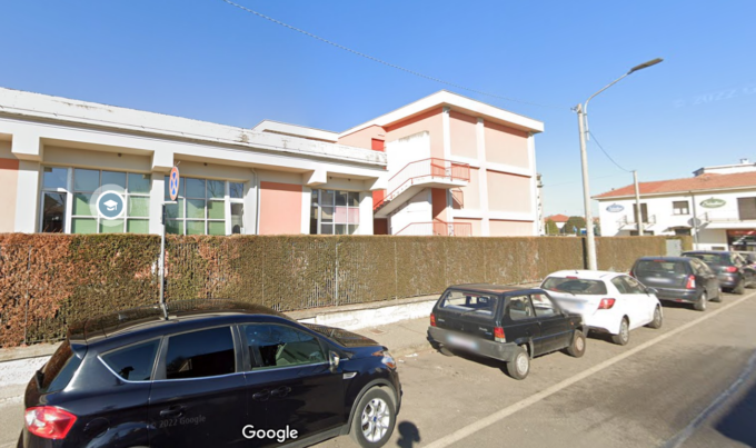 Lanciano oggetti da un tetto di una palestra di Orbassano per divertimento: 8 minorenni denunciati