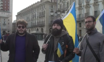 Cittadini russi in piazza Castello a Torino contro Putin