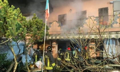 Incendio in un alloggio a Chivasso, marito e moglie ustionati e intossicati