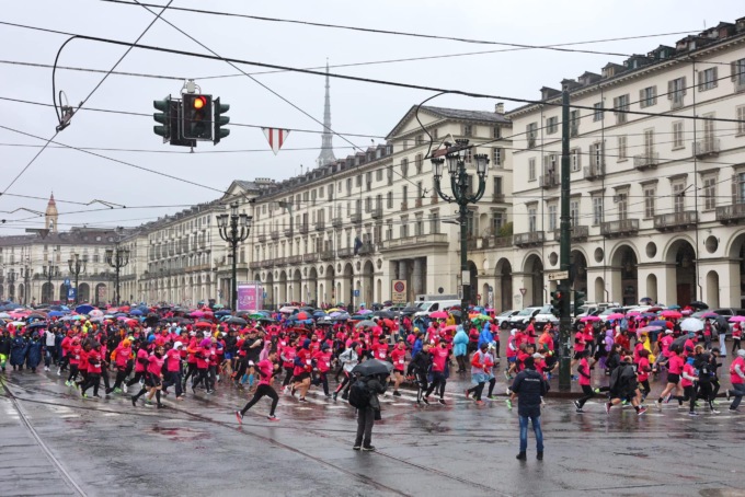 Record assoluto per la corsa/camminata di Just The Woman I am: in 28mila sotto la pioggia