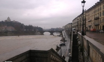 Maltempo, abbondanti nevicate sulle Alpi. Murazzi chiusi a Torino per la piena del Po