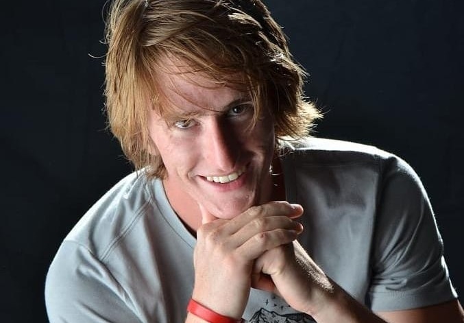 Alberto Tron morto a 27 anni per aver fatto “surf” sul cofano dopo una giornata di festa
