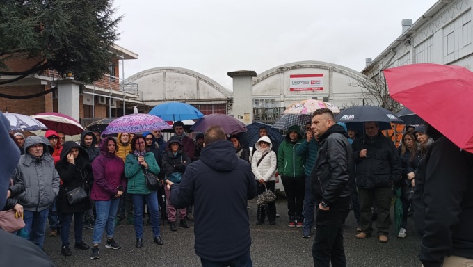 Delgrosso Nichelino, i lavoratori davanti ai cancelli dell’azienda: “Chiediamo gli ammortizzatori sociali”