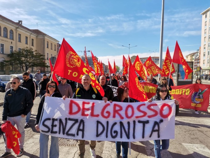 Dipendenti della Delgrosso di Nichelino in corteo da piazza Bengasi al Palazzo della Regione: “Siamo senza dignità”