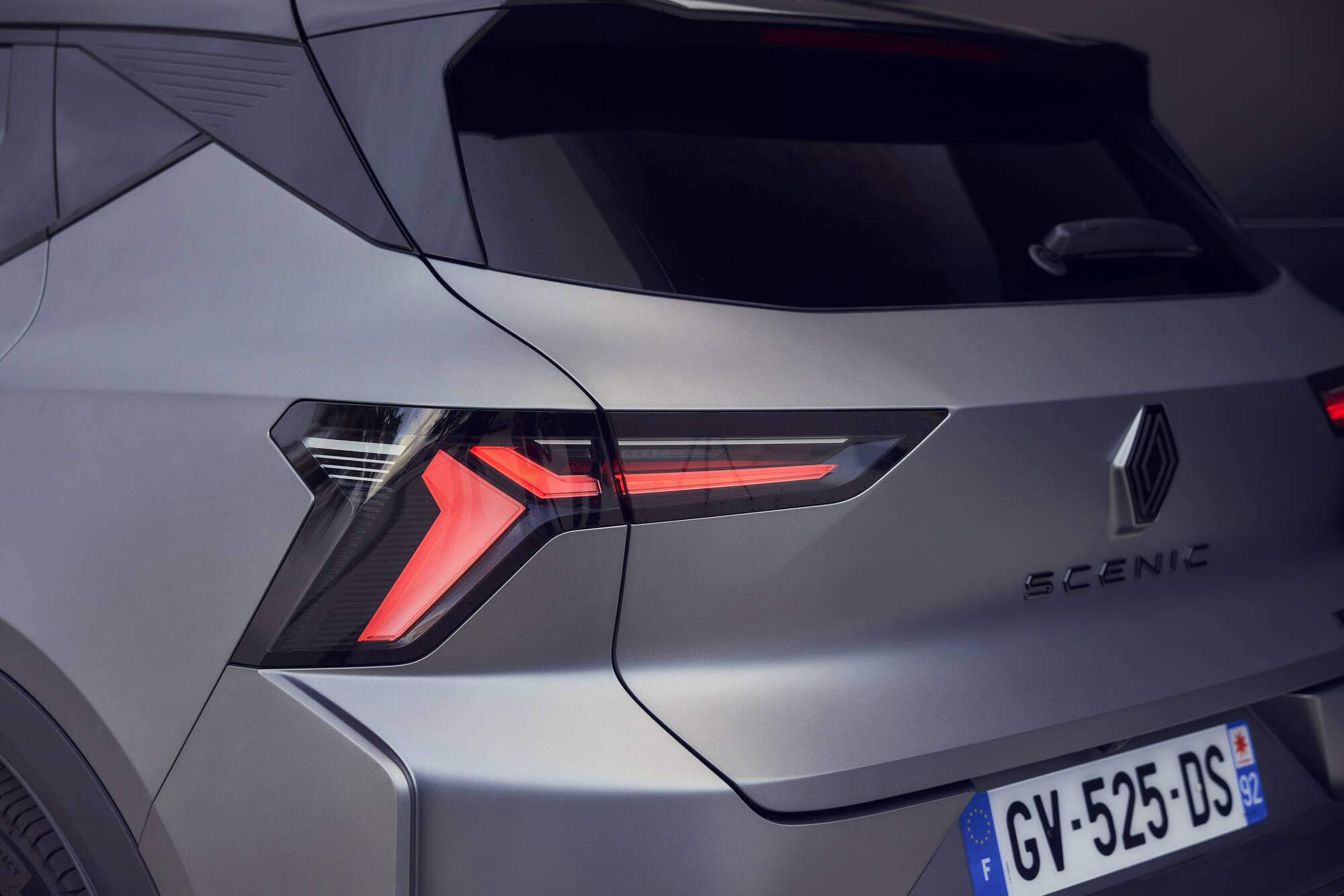 Renault_Scenic_E-Tech_electric_-_Esprit_Alpine_Gris_Schiste_Mat_13