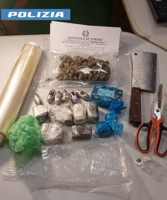 Controllo a sorpresa: droga sul tavolo della cucina dello spacciatore ai domiciliari