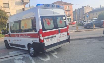 A Gassino un bambino precipita dal secondo piano di un palazzo