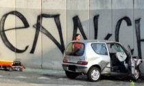 Si schianta con un'auto rubata contro il muro del parcheggio multipiano a Moncalieri: grave 23enne