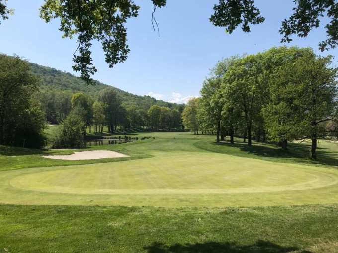 40enne accoltellato al golf club di Avigliana dopo una discussione: è grave