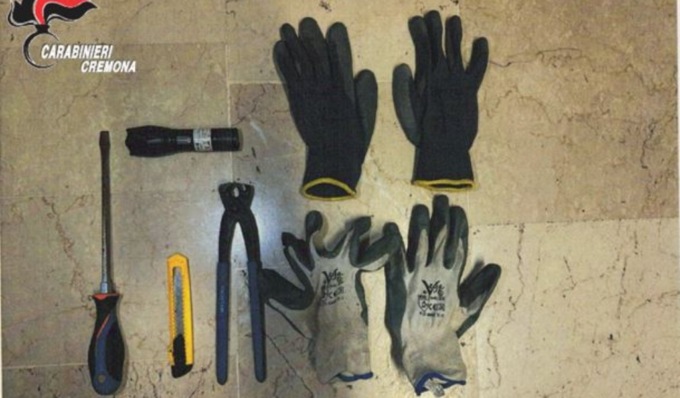 Dal Torinese fino alla provincia di Cremona con nel baule diversi arnesi da scasso