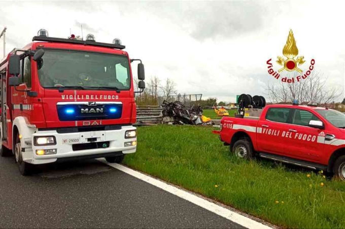 Coppia di turisti svizzeri trova la morte sulla propria Ferrari fra Torinese e Vercellese