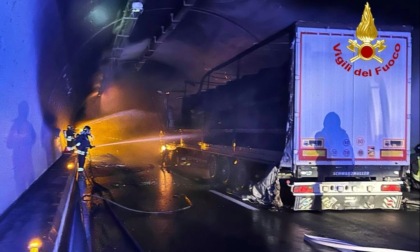 Incidente sull'autostrada Torino-Bardonecchia: tir in fiamme in galleria tra Susa e Bussoleno