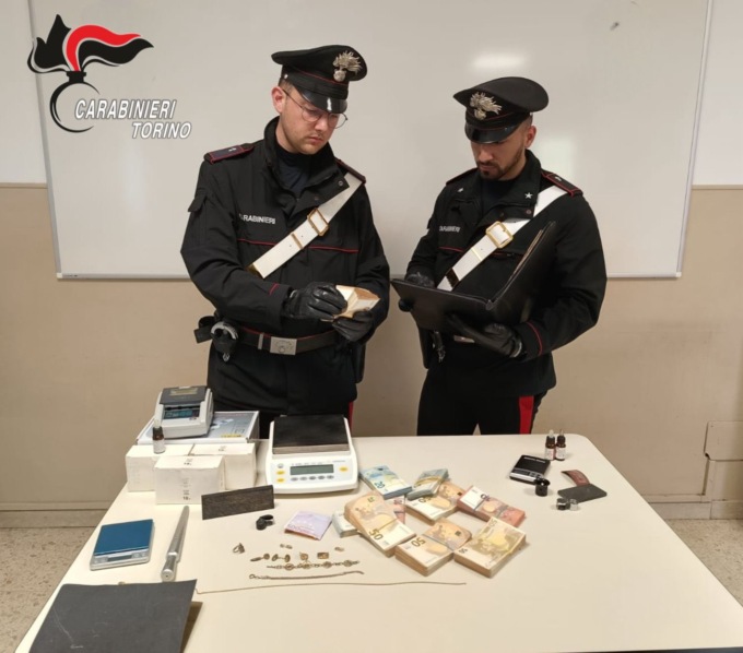 Ricettazione, arrestato il “dio dell’oro”: un 86enne torinese