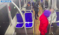 "Dammi il cellulare o ti faccio male": la rapina sul bus viene immortalata dalla videosorveglianza