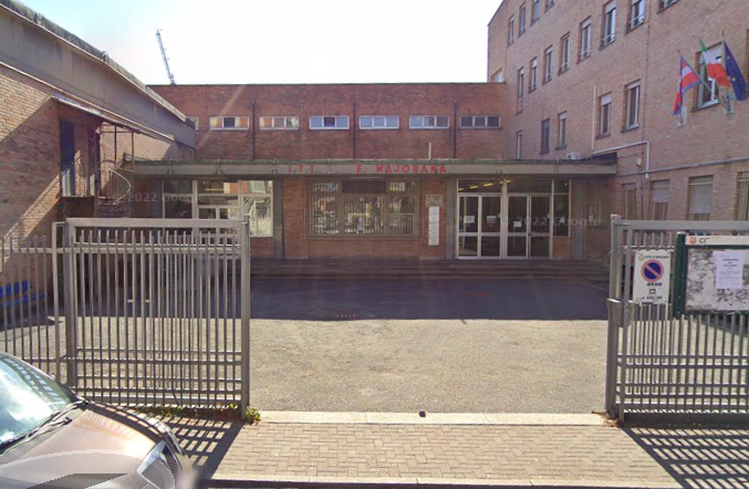 Ha il sole negli occhi e non vede lo studente: 18enne investito mentre andava a scuola