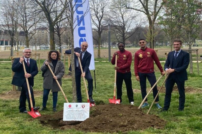 Toro, piantati 11 nuovi alberi in piazza d’Armi