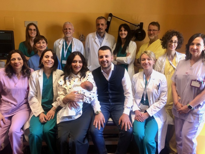 Diventa mamma dopo la rimozione di un tumore alla tiroide al quarto mese di gravidanza, all’ospedale Mauriziano