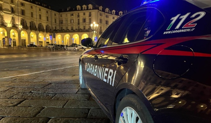 Armati di bastone, chiave inglese e coltello a serramanico per mettere a segno tre rapine