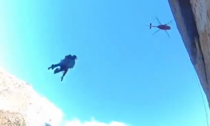 Il video dello spettacolare salvataggio "volante" di due Alpinisti a Noasca