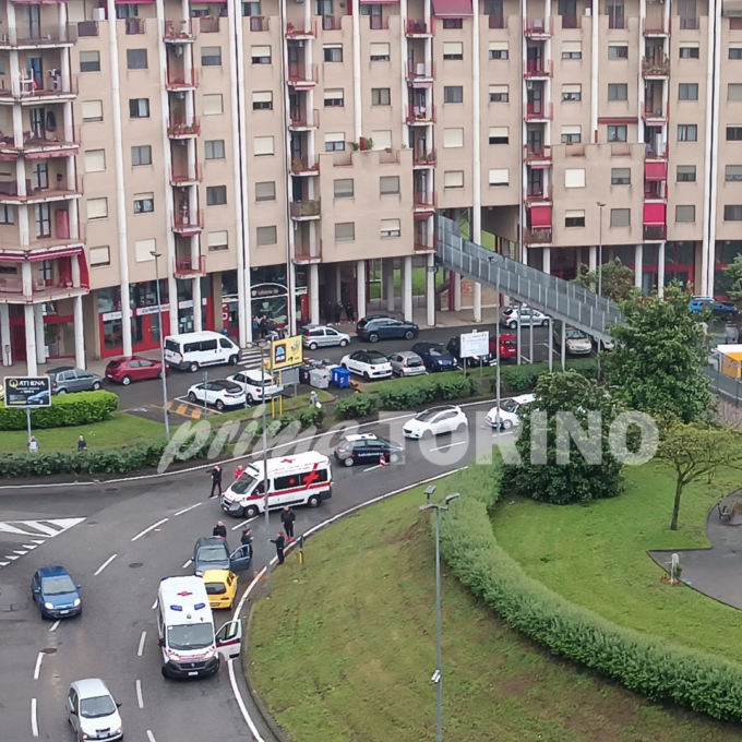 Scontro frontale tra due auto in Largo delle Alpi a Nichelino