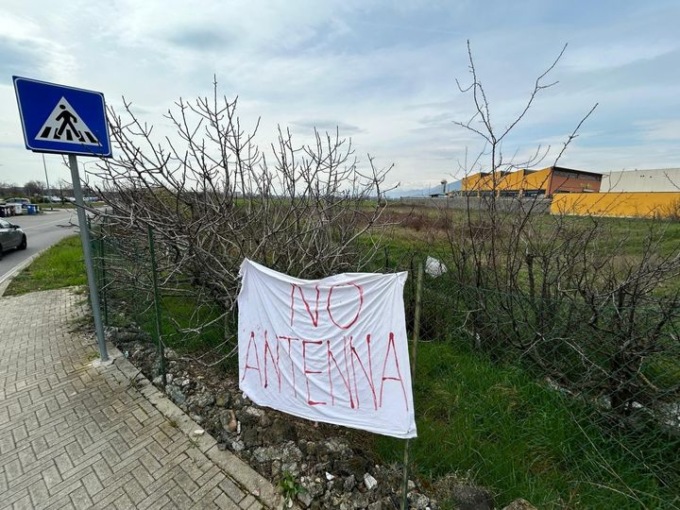 Protesta contro l’installazione delle antenne 5G ad Orbassano