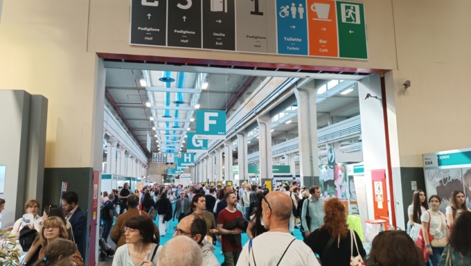 Salone del Libro, gli espositori: “Per questi primi due giorni siamo soddisfatti”